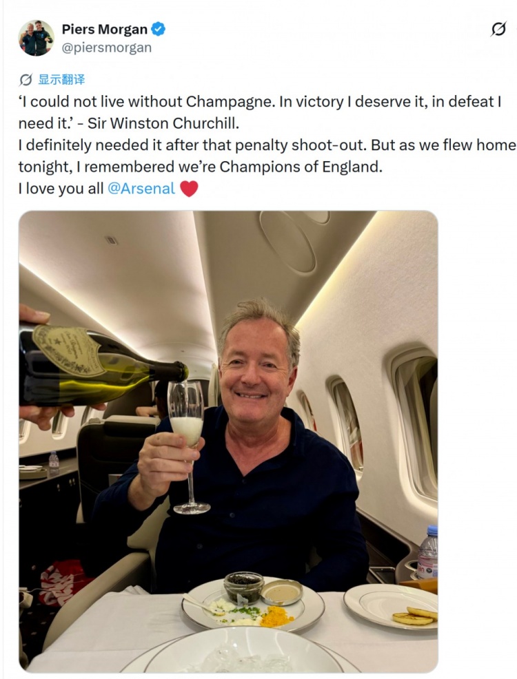 摩根社媒晒喝香槟照片：我们仍是英超冠军，我爱阿森纳所有人